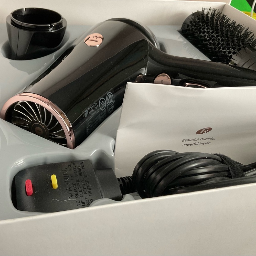 T3 Featherweight Luxe 2i brand new in box